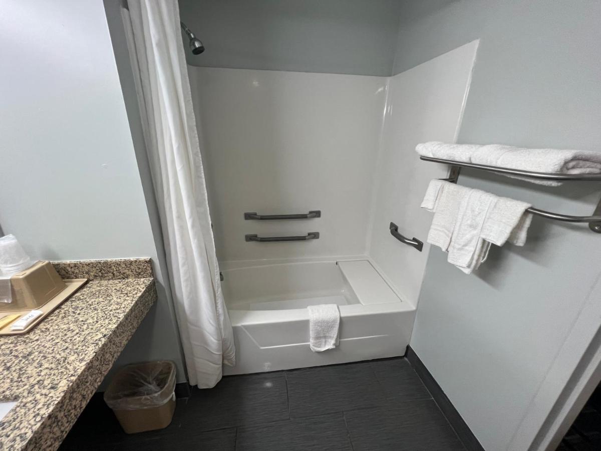 Executive Inn Pelham Ngoại thất bức ảnh